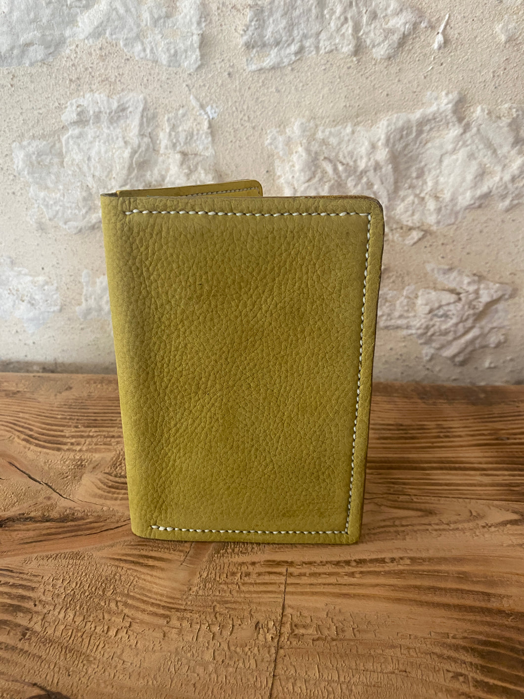 Porte papier en cuir couleur jaune moutarde