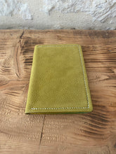 Charger l&#39;image dans la galerie, Porte papier en cuir couleur jaune moutarde
