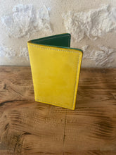 Charger l&#39;image dans la galerie, Porte papier en cuir jaune
